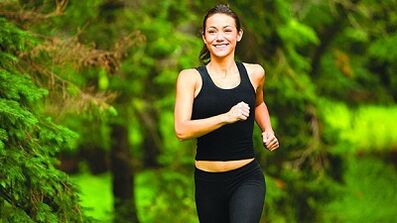 Esercizi aerobici per perdere peso nella zona addominale e laterale